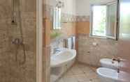 Toilet Kamar 4 Il Borgo Residence