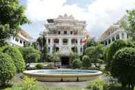 Bên ngoài Champasak Palace Hotel