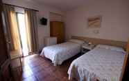 Kamar Tidur 6 Beatriz Charming Hostal