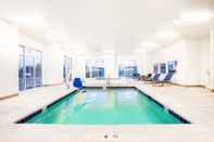 Swimming Pool Microtel by Wyndham Vernal / Naples