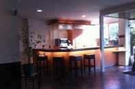 Bar, Cafe and Lounge Au Relais de Clamart