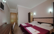 Kamar Tidur 2 Rosy Hotel