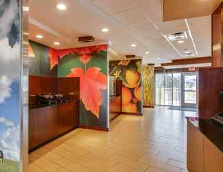 Lobi 2 Fairfield Inn & Suites Columbia