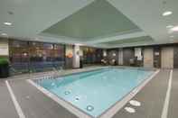 Swimming Pool Hampton Inn & Suites by Hilton Toronto Markham