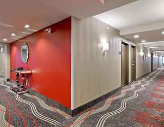 Lobby 2 Hampton Inn & Suites by Hilton Toronto Markham