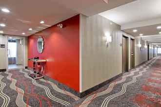 Lobi 4 Hampton Inn & Suites by Hilton Toronto Markham