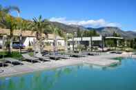 Swimming Pool Hotel Mas Lazuli