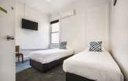 Kamar Tidur 6 Melton Hotel