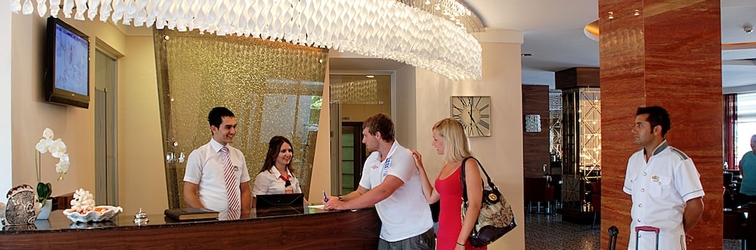 Lobby Grand Okan Hotel