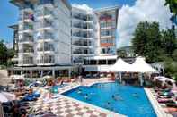 Swimming Pool Grand Okan Hotel
