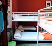 Bilik Tidur 4 Home Backpackers Valencia by Feetup Hostels