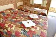 Bedroom Motel 359