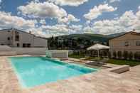 Swimming Pool The Florence Hills Resort & Wellness