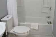 In-room Bathroom Wasaga Riverdocks Hotel Suites