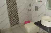 In-room Bathroom Hotel Hridey Dx