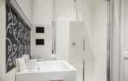 Toilet Kamar 6 Nostos rooms & Apartments