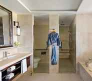 In-room Bathroom 4 Shangri-La Sanya