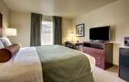 Phòng ngủ 5 Cobblestone Hotel & Suites - Salem