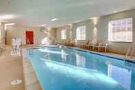 Swimming Pool Cobblestone Hotel & Suites - Salem