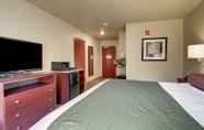 Phòng ngủ 4 Cobblestone Hotel & Suites - Salem