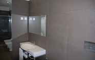 In-room Bathroom 5 Tempus Hotel & Spa