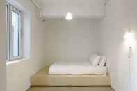 Kamar Tidur Small House Big Door