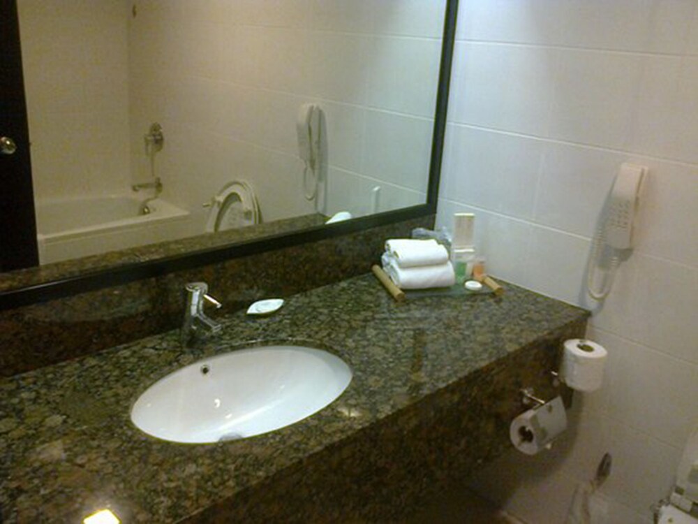 Toilet Kamar 5 Tanahmas The Sibu Hotel