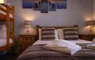 Bedroom 4 Stonehenge Inn & Shepherds Huts