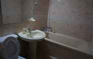 In-room Bathroom 5 Andong Park Hotel