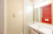 In-room Bathroom 5 B&B Hotel Paris Porte Des Lilas