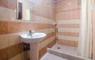 Toilet Kamar 3 Oftana Suites