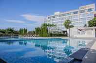 Swimming Pool Freshfields Hotel
