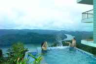 Kolam Renang Ragamaya Resort & Spa Munnar