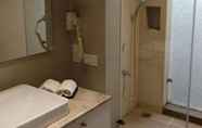 In-room Bathroom 7 Ragamaya Resort & Spa Munnar
