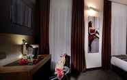 Kamar Tidur 2 Rome Art Hotel