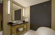 In-room Bathroom 4 DoubleTree by Hilton Hotel Heyuan