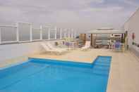 Swimming Pool Holiday Inn Express Cartagena Bocagrande, an IHG Hotel