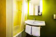 Toilet Kamar B&B Hotel Chartres Le Forum