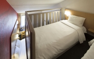 Bedroom 5 B&B Hotel Quimper Nord Douarnenez