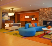 Lobi 4 Fairfield Inn & Suites Canton South