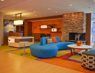 Lobi 2 Fairfield Inn & Suites Canton South