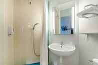 In-room Bathroom B&B Hotel Marseille Estaque