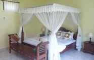 Kamar Tidur 4 Coral Bay Bungalow