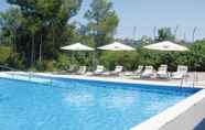 Swimming Pool 3 INOUT Hostel Barcelona