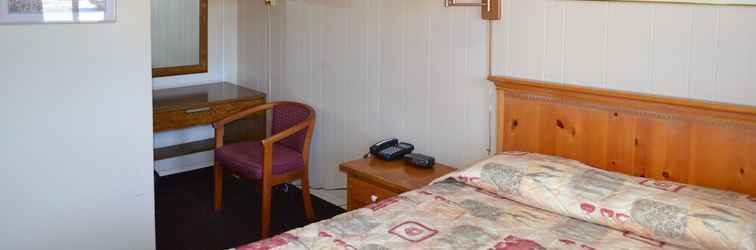 ห้องนอน Maples Motel