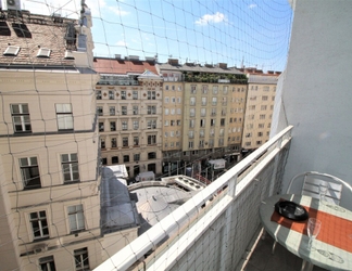 อื่นๆ 2 Opera Wien in Wien With 2 Bedrooms and 3 Bathrooms