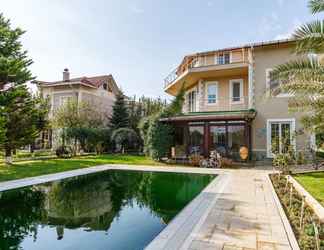 Others 2 Charming Villa With Pool and Garden in Gebze