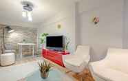 อื่นๆ 4 Colorful and Central Flat With Balcony in Kadikoy