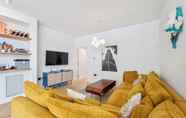 Others 2 Stylish and Spacious 3 Bedroom Garden Flat in Fulham