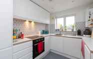 Others 5 Stylish and Light 1 Bedroom Flat Near Victoria Park